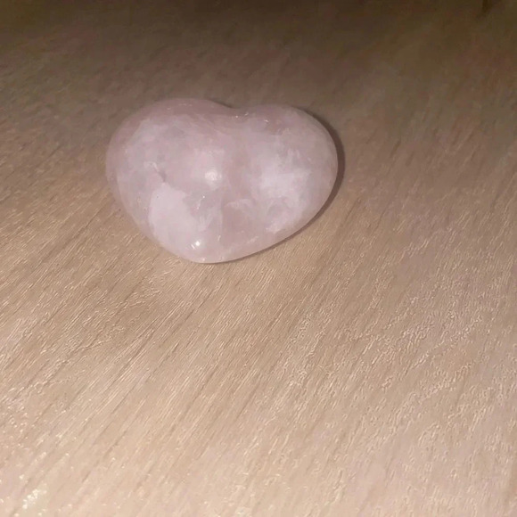 AUTHENTIC 170g  ROSE QUARTZ HEART SHAPE CRYSTAL PERFECT FOR THE HEART CHAKRA - Picture 2 of 6